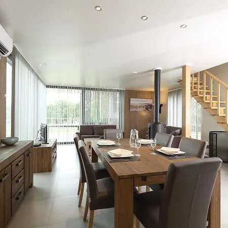 Ferienhaus Holiday Home Golden Lakes Village.8 Gratiere